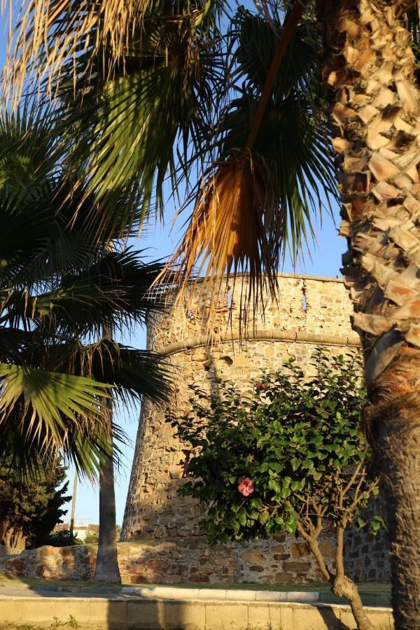 Puerto de la Duquesa beachfront apartment Manilva Exterior foto