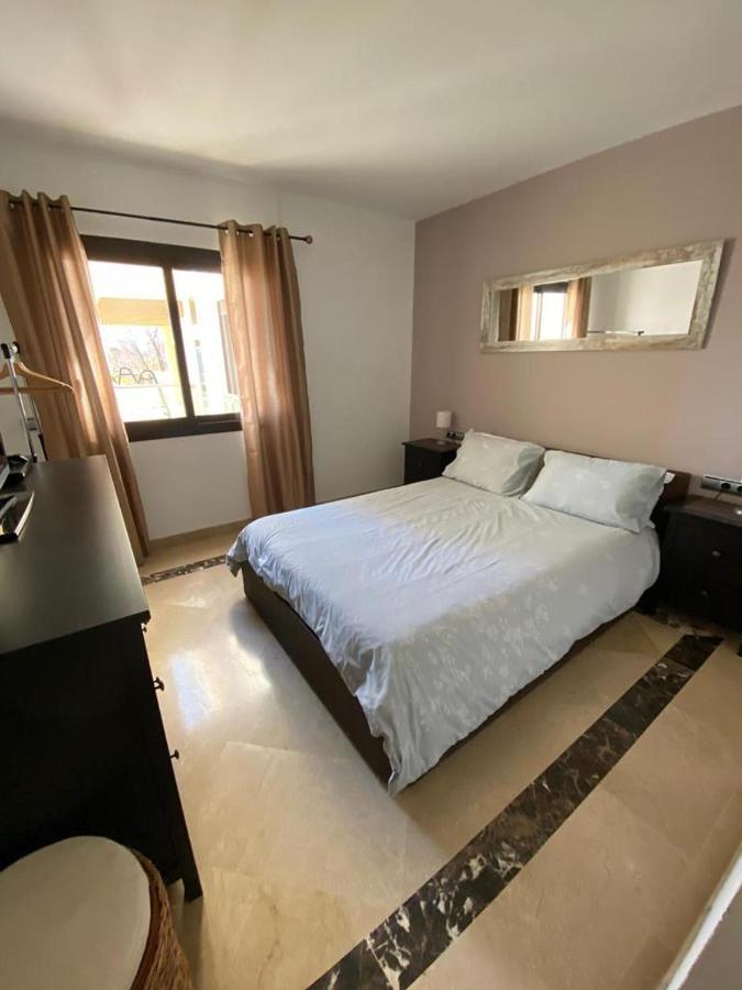 Puerto de la Duquesa beachfront apartment Manilva Exterior foto